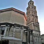 Sfinga In The Heart Of Diocletian's Palace * 斯普利特
