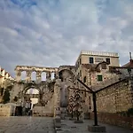 Sfinga In The Heart Of Diocletian's Palace 公寓 *