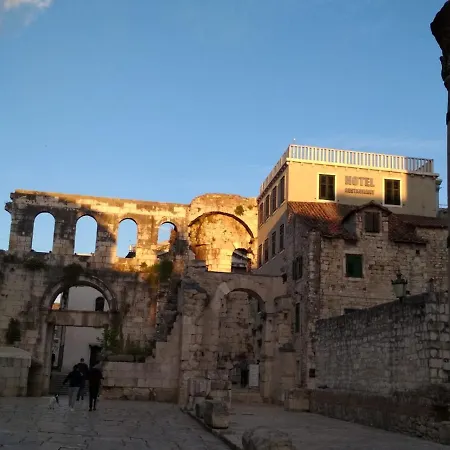 Sfinga In The Heart Of Diocletian's Palace * 斯普利特