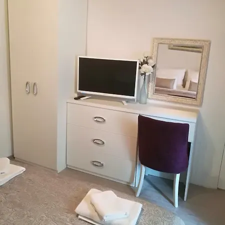Sfinga In The Heart Of Diocletian's Palace Apartman Split