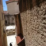 Sfinga In The Heart Of Diocletian's Palace سبليت
