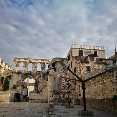 Sfinga In The Heart Of Diocletian's Palace Apartamento *