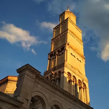 Sfinga In The Heart Of Diocletian's Palace * Split