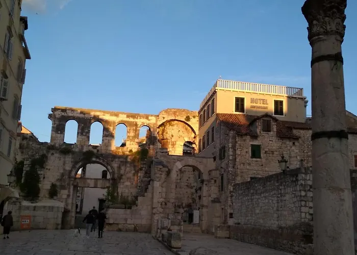 Sfinga In The Heart Of Diocletian's Palace * 斯普利特