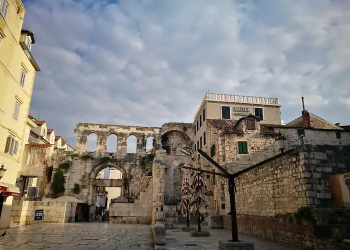 Sfinga In The Heart Of Diocletian's Palace 公寓 *