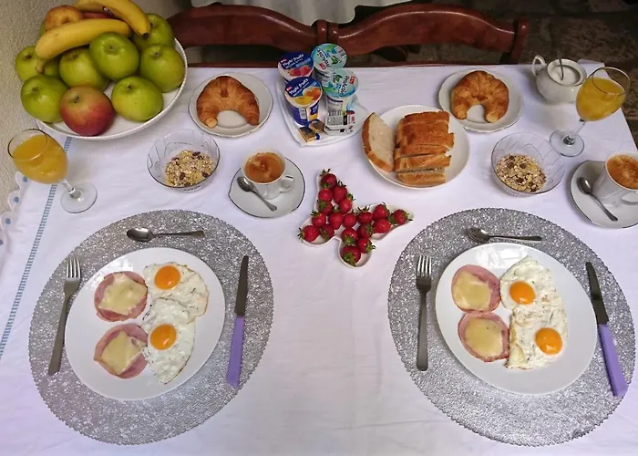 Sfinga In The Heart Of Diocletian's Palace 斯普利特